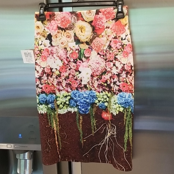 💕CLOVER CANYON💕 Floral Neoprene Pencil Skirt - Picture 1 of 9